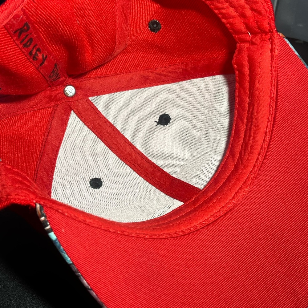 Six Flags Exclusive Harley Quinn Red Snapback Cap ( Has Writing On The Inside) - Picture 10 of 10